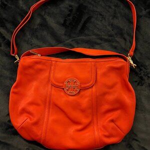 TORY BURCH AMANDA  Pebble Leather Crossbody Hobo Bag